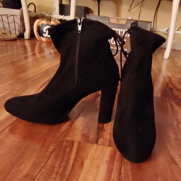 Black booties with cute lace up backs - Picture 2 of 4